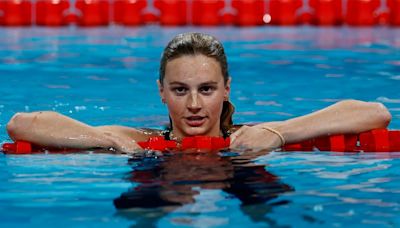 Olympics-Swimming-Canada's McIntosh storms to 400 metres individual medley gold