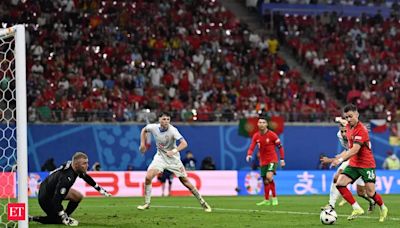 Cristiano Ronaldo's Portugal snatch a last-gasp win over Czechs in Euro Cup