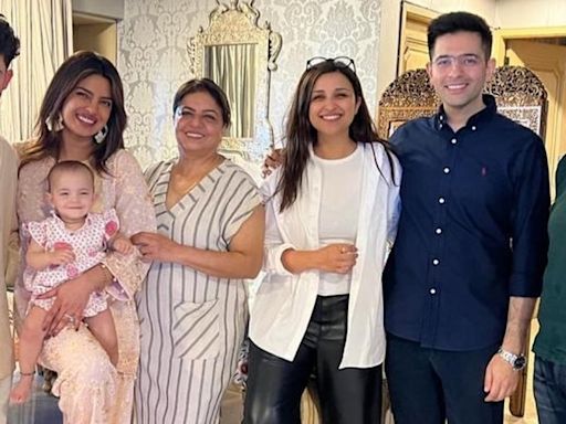 Priyanka Chopra-Nick Jonas pose with Parineeti Chopra, Raghav Chadha in family photo