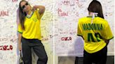 Anitta posa com camiseta do Brasil com nome de Madonna - OFuxico