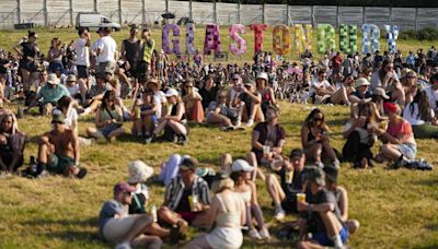 Glastonbury öffnet seine Tore für ein Wochenende voller Musik