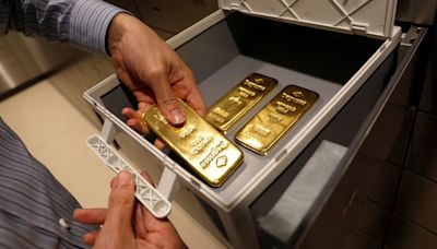 Gold loses momentum on ebbing rate cut speculation