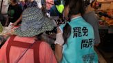 罷免謝國樑民團上市場 指導民眾回覆查詢單 (圖)