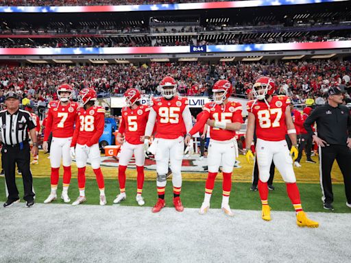 Taylor Swift Fans Target Travis Kelce’s Christian Teammate for Song Reference in Speech – ‘This is Insane̵