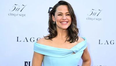 Jennifer Garner’s Dog Nails ‘Paws In’ Challenge on First Try