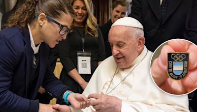 La campeona olímpica Paula Pareto visitó al Papa en el Vaticano y le dejó un obsequio: “Intenté representar a todos los atletas argentinos”