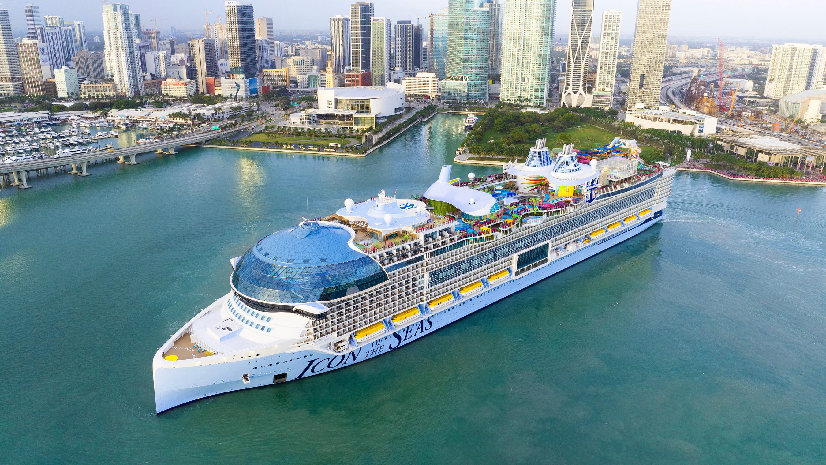 Fire breaks out on Royal Caribbean's Icon of the Seas, cruise ship loses power