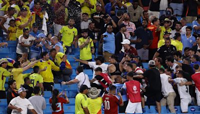 Final a las piñas: ¿Por qué Darwin Núñez y Ronald Araujo fueron a pelear con los hinchas colombianos a la tribuna y qué denunció Josema Giménez? | Goal.com Chile