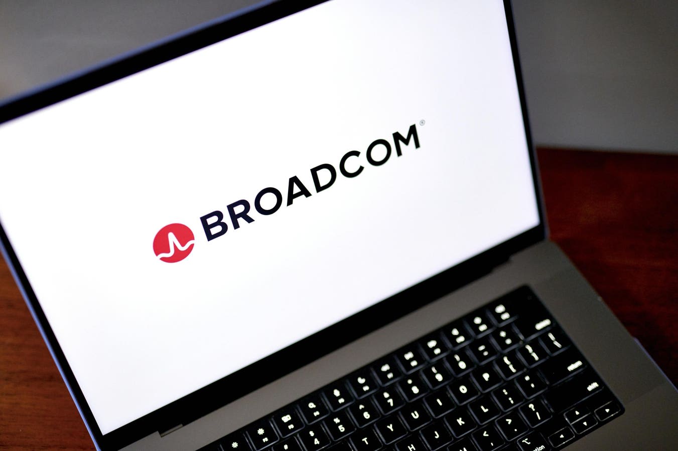 Broadcom's Stock Split: Is It An AI Stock To Buy Now?