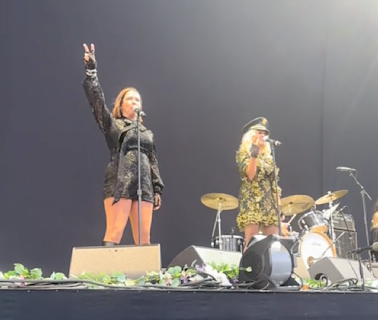 Watch Maya Rudolph Cover Viral TikTok Song “One Margarita” While Opening For Vampire Weekend