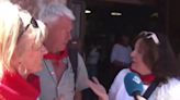 Una señora de Murcia se ofrece para traducir en televisión a sus amigos ingleses y el vídeo es surrealista