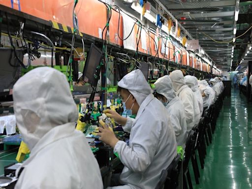 iPhone Maker Foxconn 'Doesn't Hire Married Women' In India; Reason? Babies, Family Responsibilities