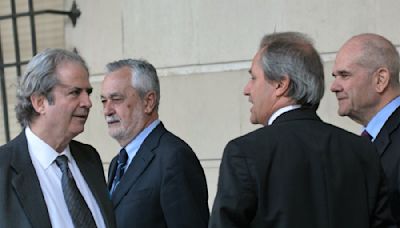 Las sentencias del TC suponen ya la libertad de tres ex altos cargos del PSOE andaluz condenados por la trama corrupta de los ERE