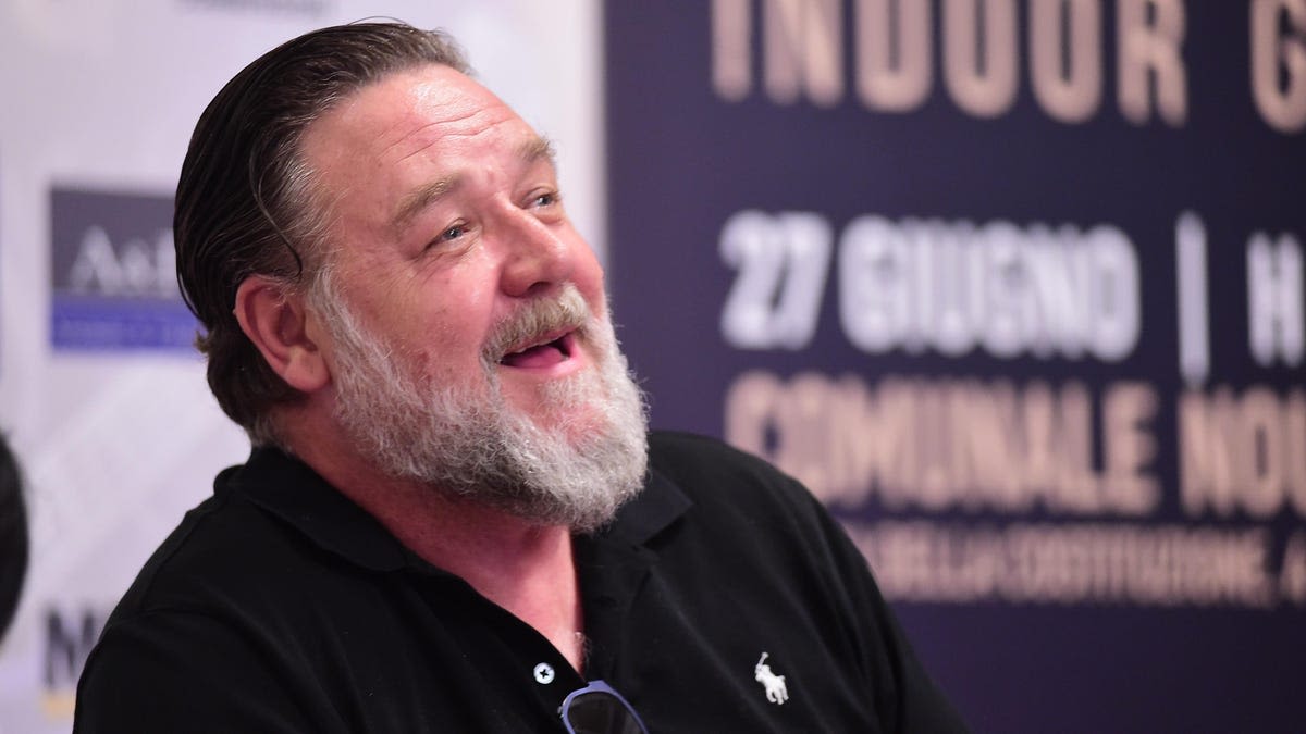 Russell Crowe says acting in superhero movies is not "life-changing"