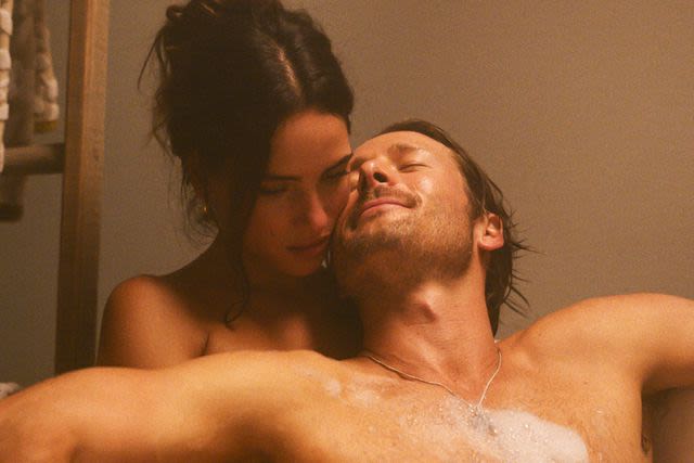 “Hit Man” stars Glen Powell and Adria Arjona filmed every sex scene with rashes all over their bodies