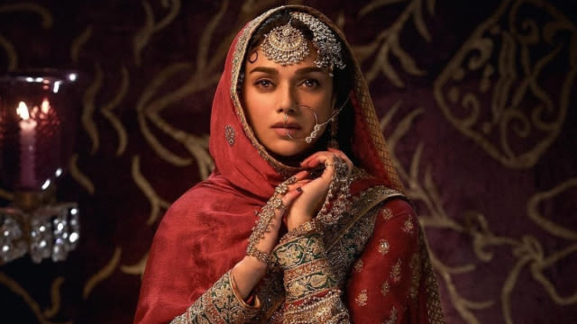 Aditi Rao Hydari Opens Up on Heeramandi Viral Walk