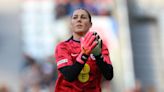 England goalkeeper Earps joins Paris Saint-Germain