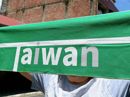 Taiwan In毛巾應援「麟洋配」遭保全搶走 廠商霸氣喊話：我送你