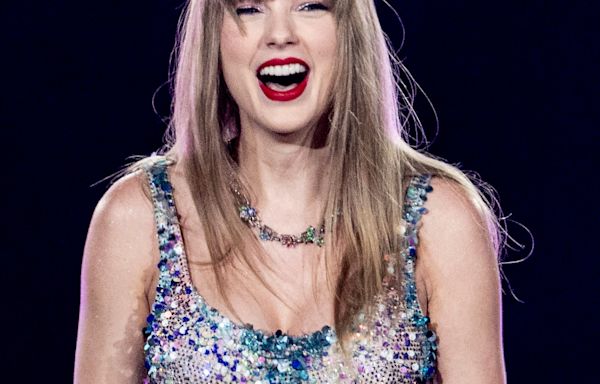 Taylor Swift's Entire Dress Coming Off During Concert Proves She Can Do It With a Wardrobe Malfunction - E! Online