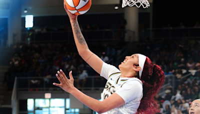 Kamilla Cardoso anota seis pontos em derrota do Sky pela WNBA