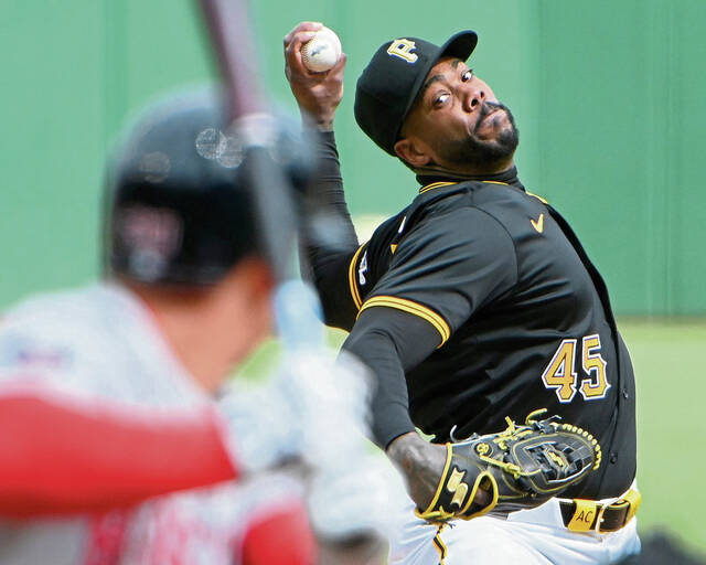 Pickoffs a pick-me-up for Pirates' Aroldis Chapman, as lefty reliever closes in on record