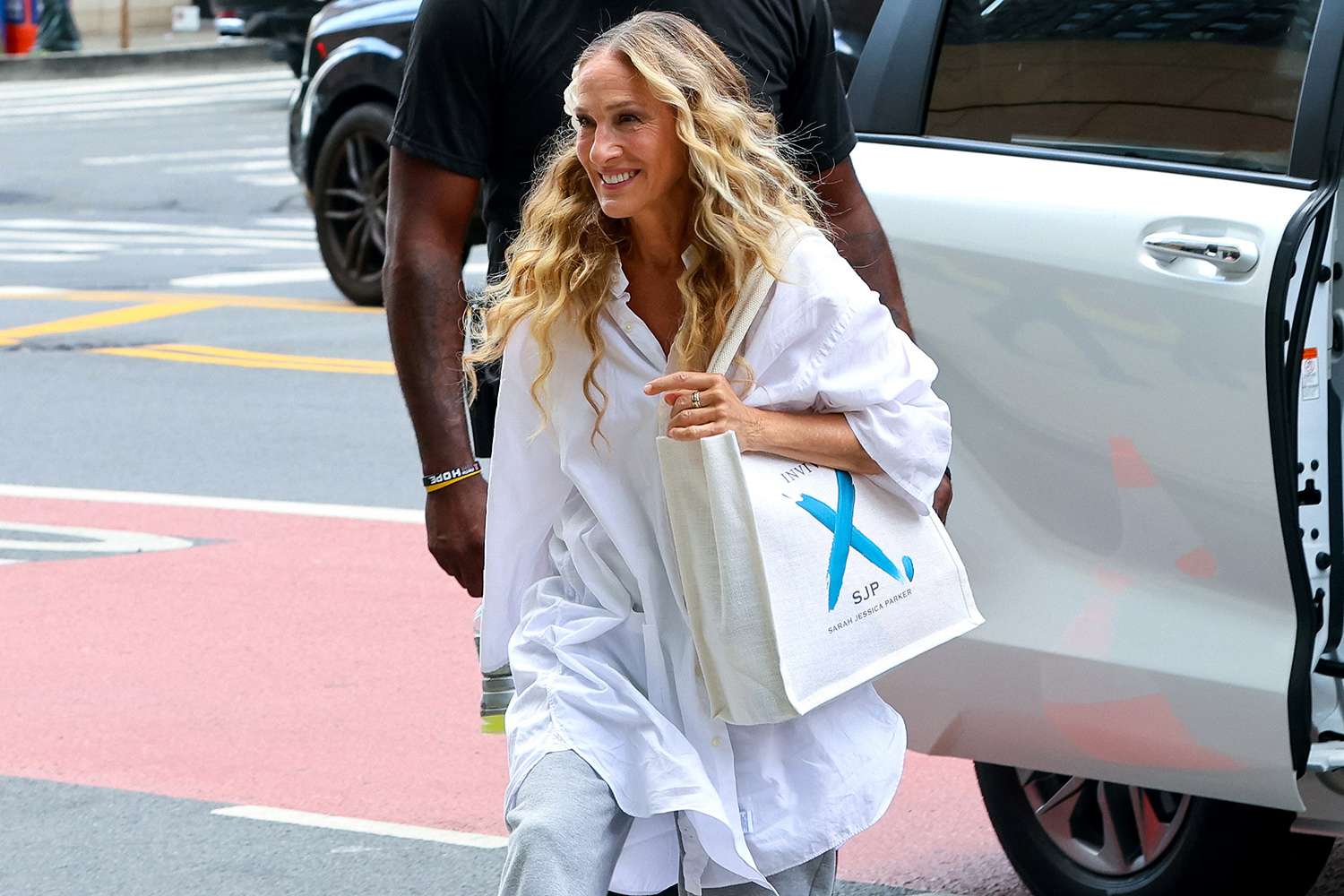 Sarah Jessica Parker's Oversized Button-Down Shirt Is a Comfy and Stylish Alternative to Sweatshirts