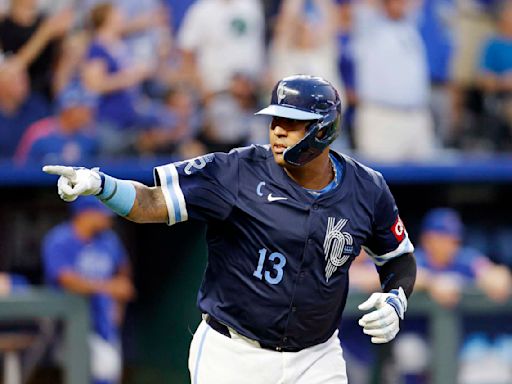 Salvador Perez's 3-run homer highlights 6-run 5th inning, leads Royals to 6-0 win over Cubs