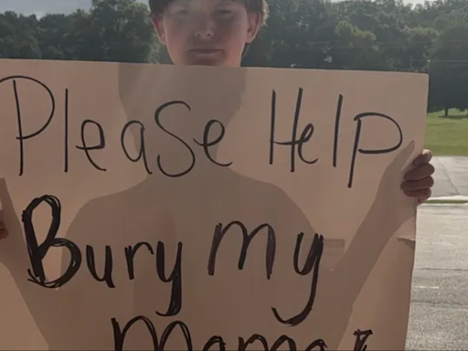 Boy, 11, stands by railroad tracks for two days asking others to ‘please help bury my mama’ in heartbreaking scene