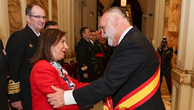 El chef José Andrés, condecorado por la Armada