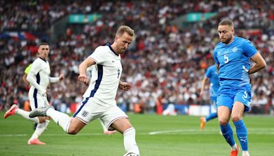 Inglaterra decepciona em Wembley e é derrotada por seleção que está fora da Eurocopa - Lance!