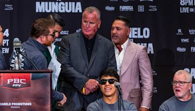 ‘He steals money’: Canelo Alvarez, Oscar De La Hoya trade verbal jabs