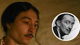 Dalíland: Ezra Miller se convierte en Salvador Dalí en el tráiler oficial de la película