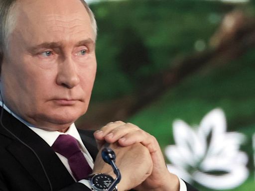 Vladimir Putin Told To 'End The War In Ukraine In 5 Minutes With 1 Phone Call'