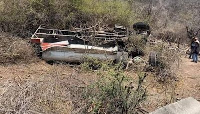 Muere tras volcar la pipa de agua que conducía en Izúcar