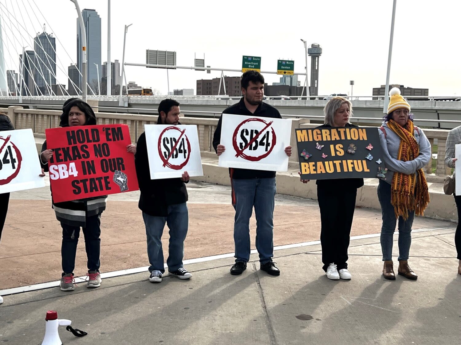 Some Houstonians ask Mayor Whitmire to set local standards for Houston Police ahead of controversial Texas immigration law | Houston Public Media