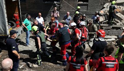 Kiev, de luto tras el bombardeo ruso de un hospital infantil