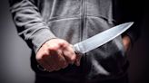 Hombre empuñaba un cuchillo en una calle de Florida, llamaron a la policía y este fue el desenlace