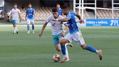 Ilias Charid toma la bandera del gol en el Xerez DFC