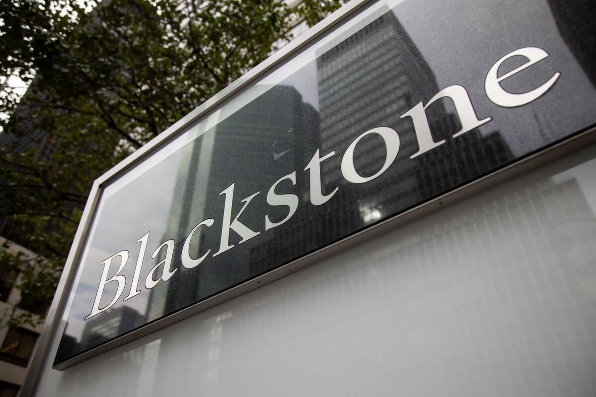 Ares, UOB Refinance Loan for Blackstone Office After Sale Pulled