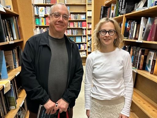 Paul Giamatti spotted at Powell’s City of Books
