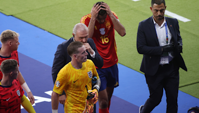 Rodri forced off with halftime injury in England vs. Spain Euro 2024 final, replaced by Martin Zubimendi