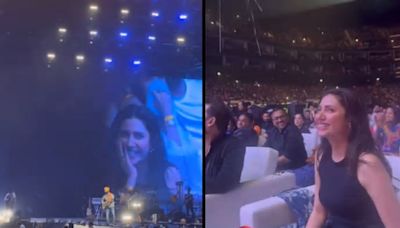 Arijit Singh Stops Concert Midway To Apologize To Mahira Khan For Not Recognizing Her; Watch