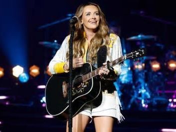 Carly Pearce Shares Acoustic Performance of “My Place” with Two Special Guests