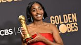 At Golden Globes, Ayo Edebiri thanks the assistants "who answer my emails"