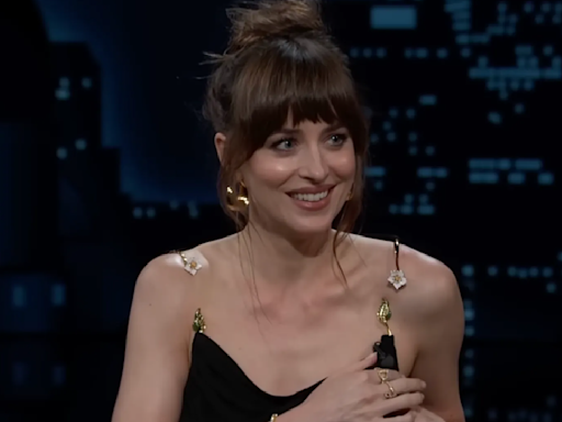 Of Course Dakota Didn't Let A Broken Dress Distract Her From Telling A D*ck Pic Story