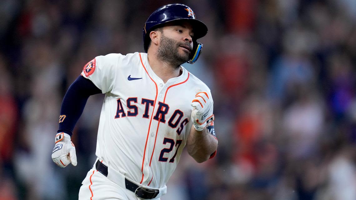 Jose Altuve pulled from game after 5th-inning at-bat