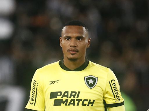 Artur Jorge justifica John titular no gol do Botafogo e Gatito no banco: 'Era a pessoa indicada'