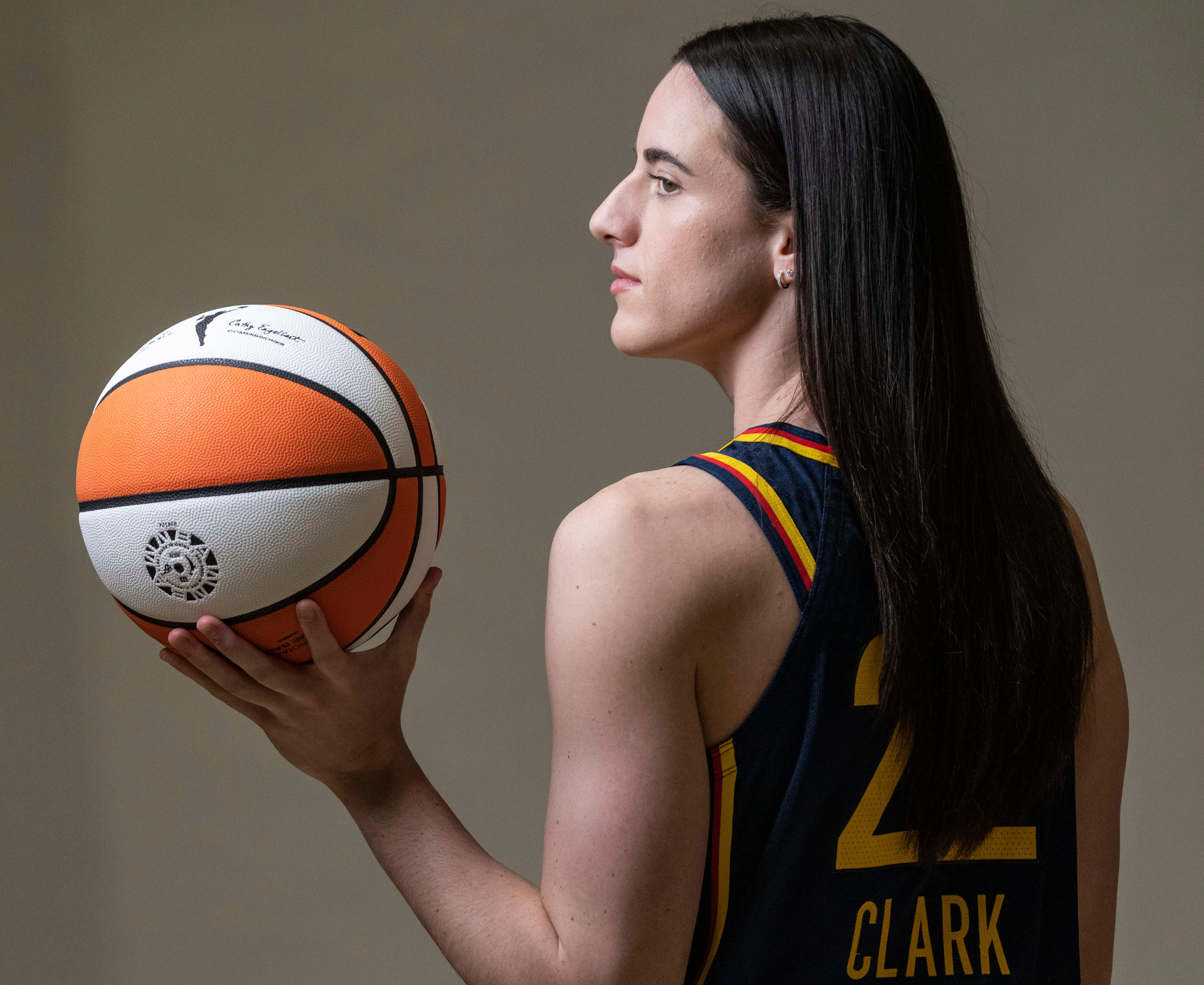 How Caitlin Clark deals with fame and expectations: 'I wouldn't want it any other way:'