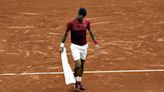 Lesión en rodilla deja fuera de Roland Garros al vigente campeón Novak Djokovic
