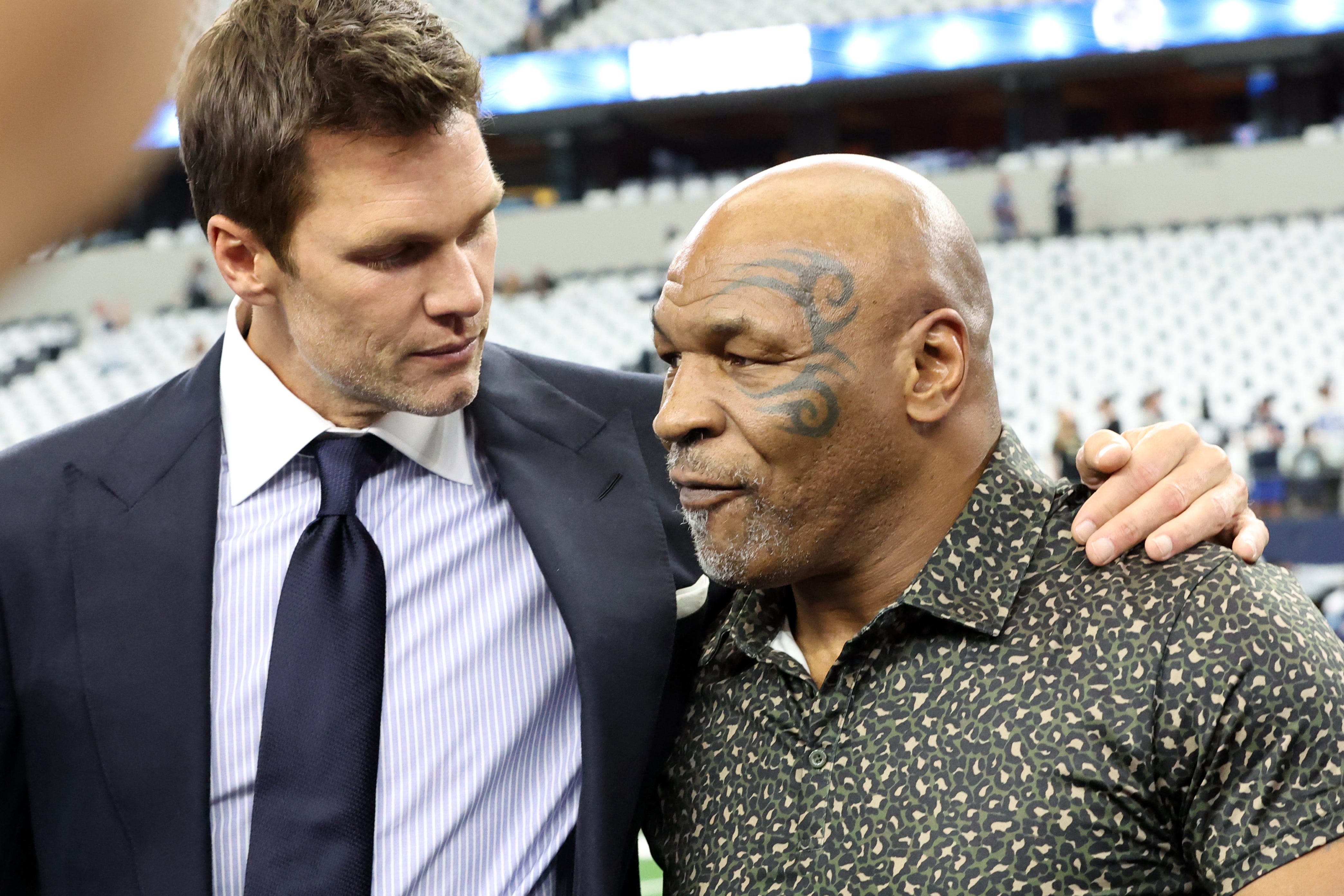 Tom Brady and Mike Tyson meet before Saints-Cowboys